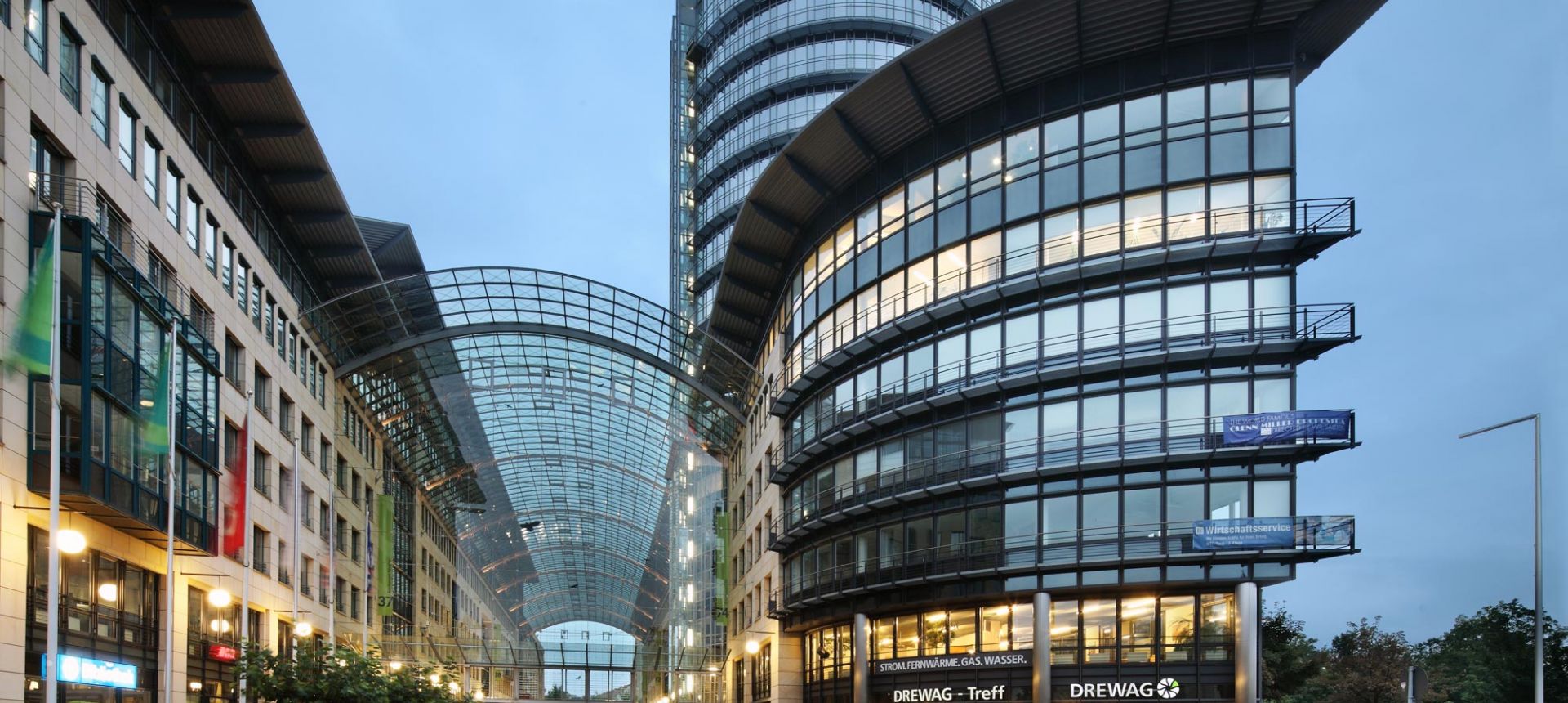 Eingang des WTC Dresden an Freiberger Straße